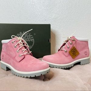 Light pink Timberland boots women’s